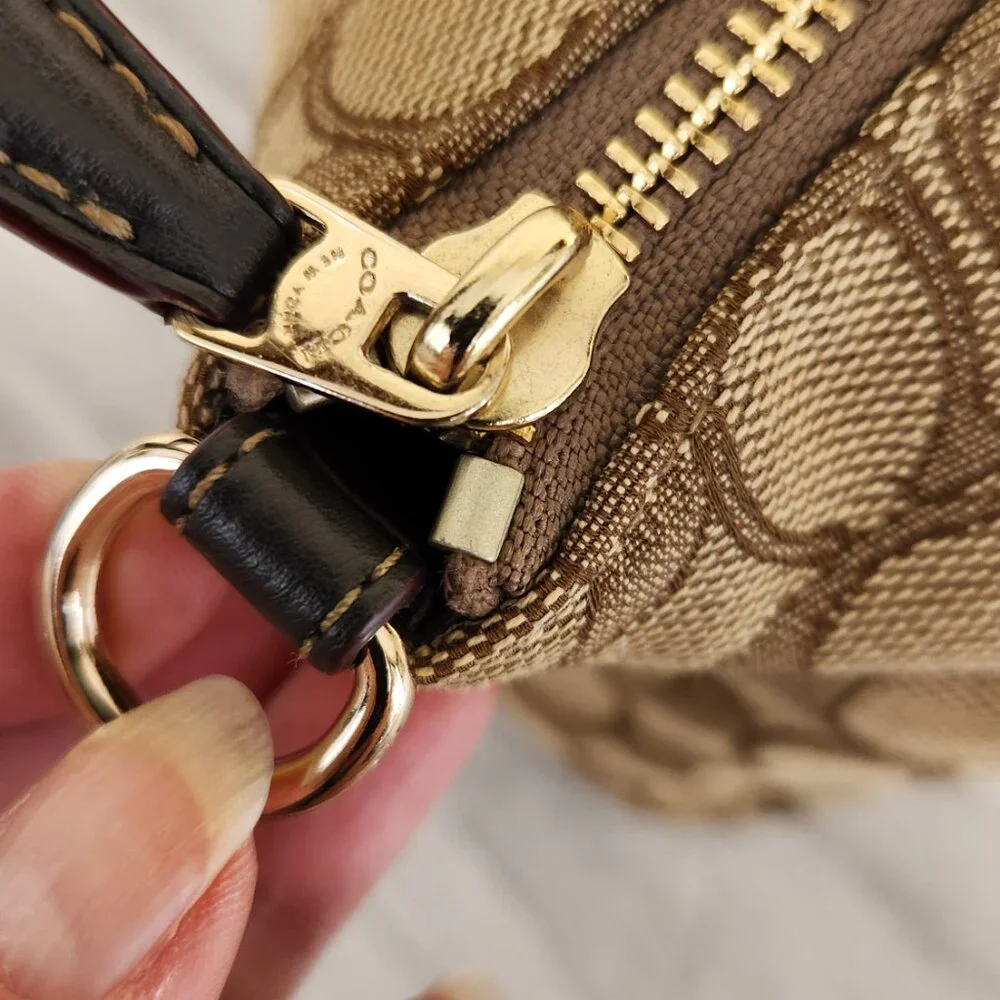 Like New Coach Kelsey Signature Khaki Shoulder Bag Purse - Picture 7 of 15